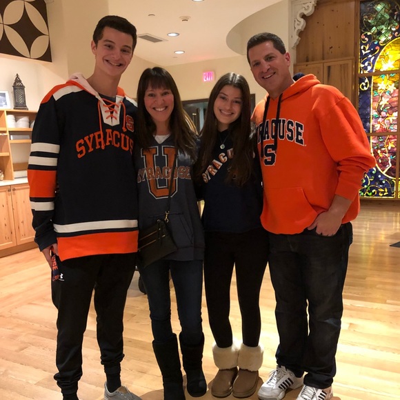 Meet your Posher, Posh Ambassador Shari - Picture 2 of 5